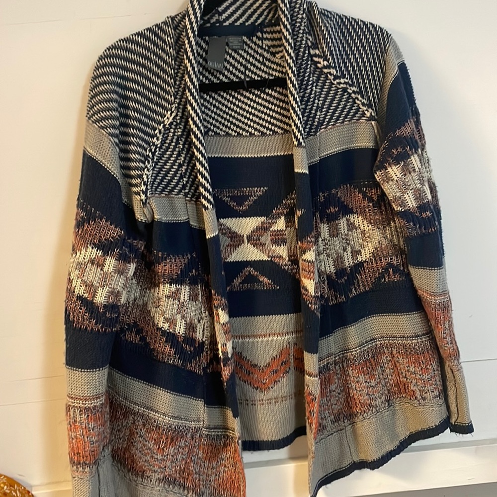 Neutral color patterned cardigan
